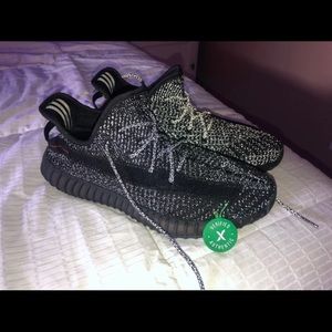 yeezy boost 350 black reflective